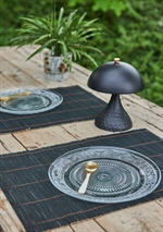 Lampe LED 15 x 19 cm fra Speedtsberg på bord - Tinashjem